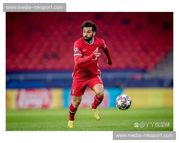 安菲尔德的咆哮与天鹅城的低语：一场关于足球、传承与梦想的史诗